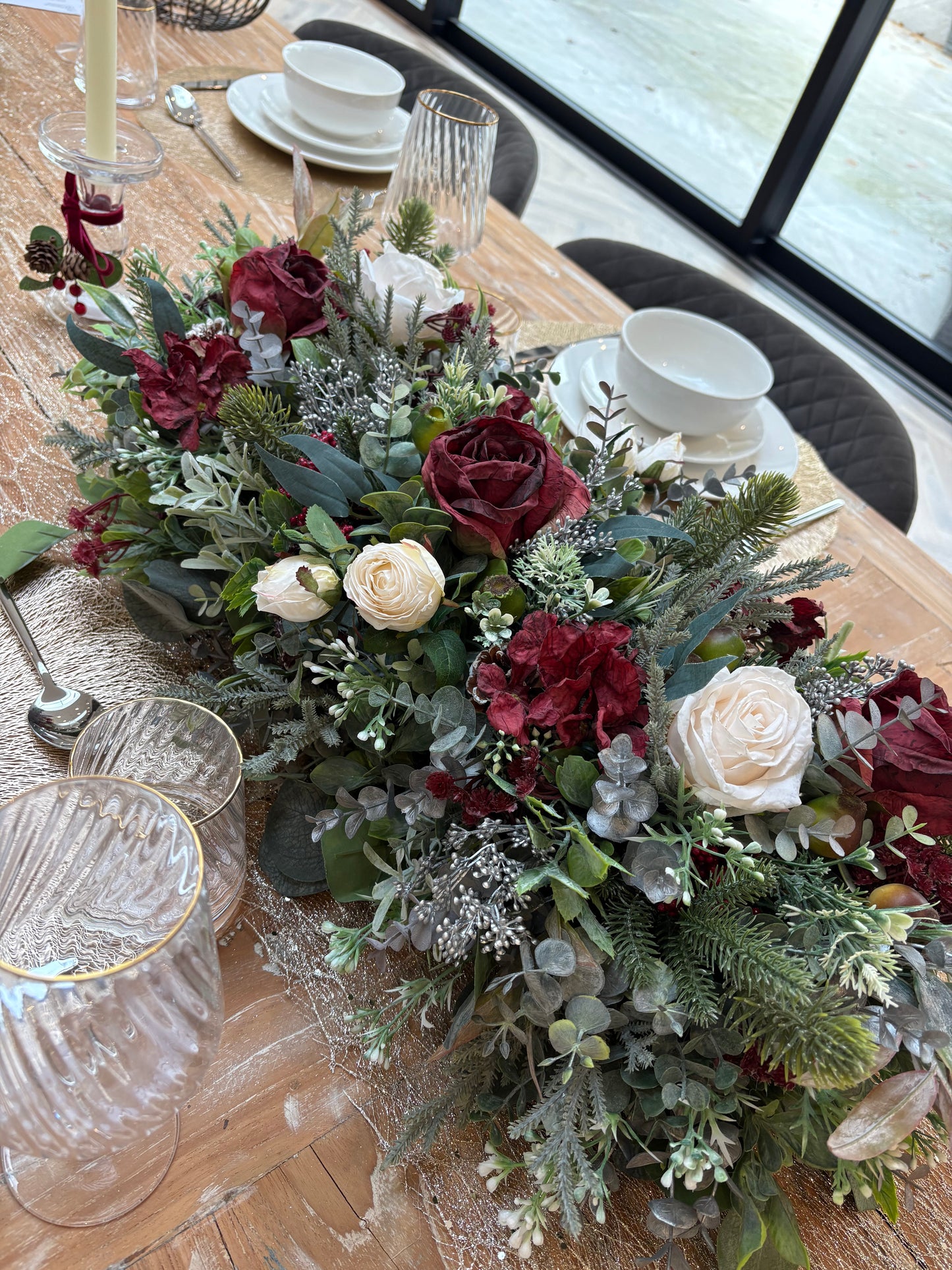 Cosy Christmas plus cream roses