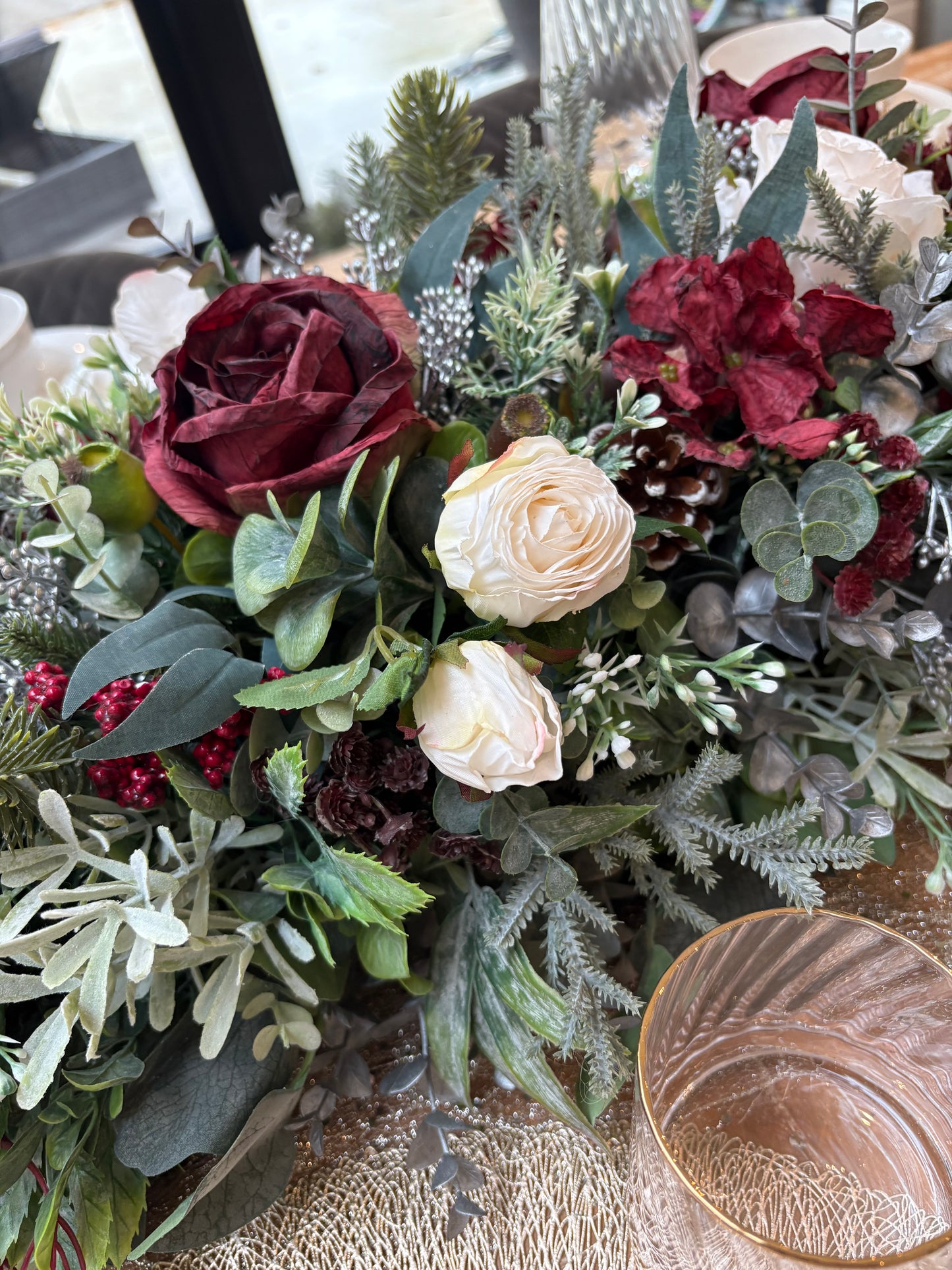 Cosy Christmas plus cream roses