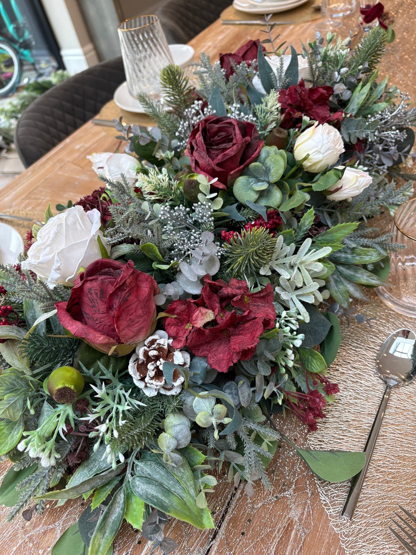 Cosy Christmas plus cream roses