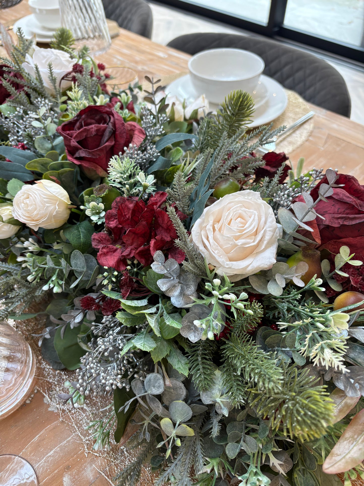 Cosy Christmas plus cream roses